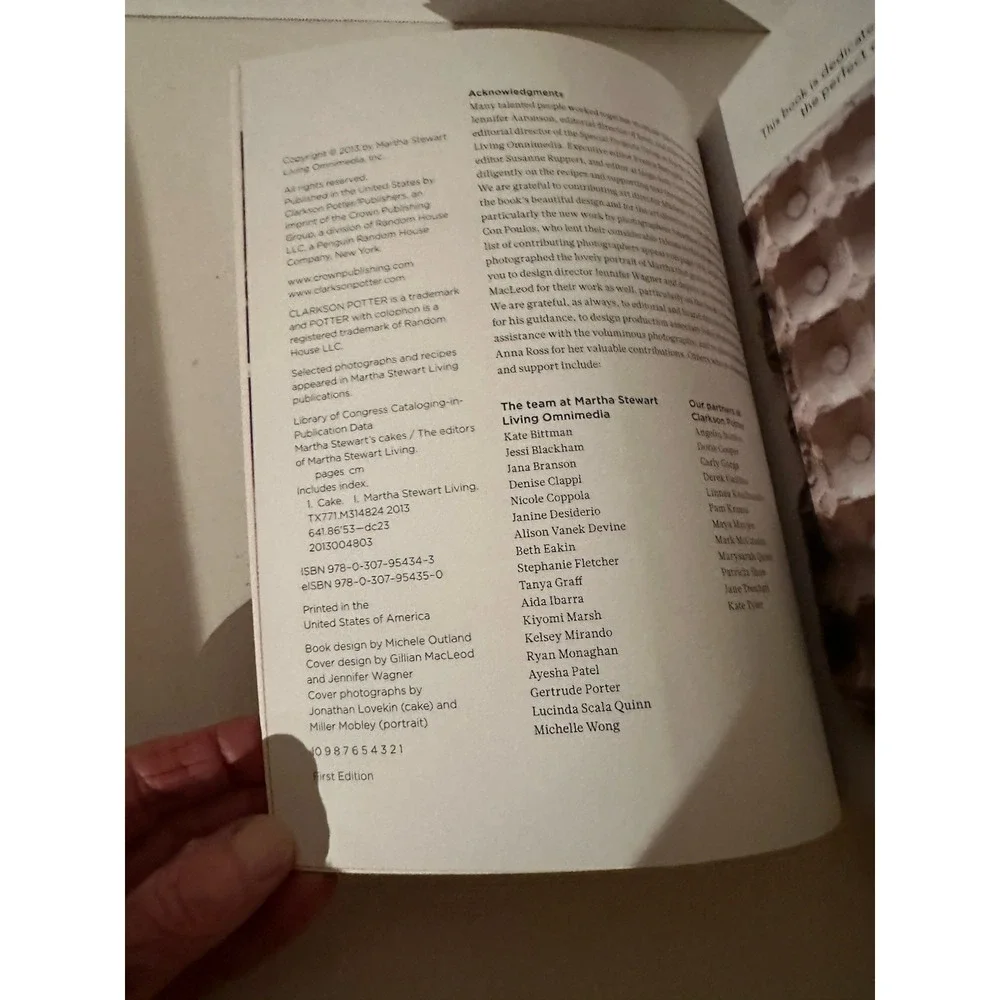Martha Stewart's Cakes: Our First-Ever Book of Bundts, Loaves Etc TPB 1st Ed EC‎